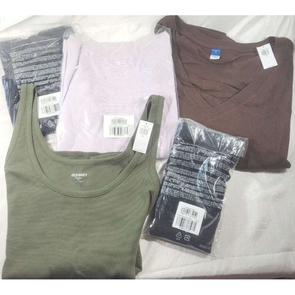 Old Navy LOT: 5 Pcs Women's T-Shirts, Tank Tops, Biker Shorts - Size XXL